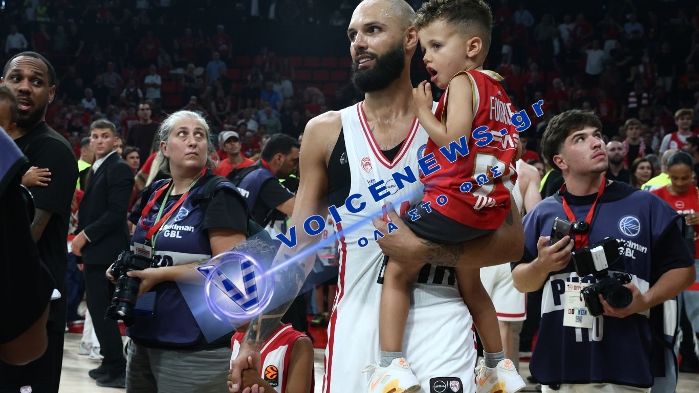 ΟΛΥΜΠΙΑΚΟΣ: Δείτε πως πανηγύρισαν στο ΣΕΦ παίκτες και διοίκηση