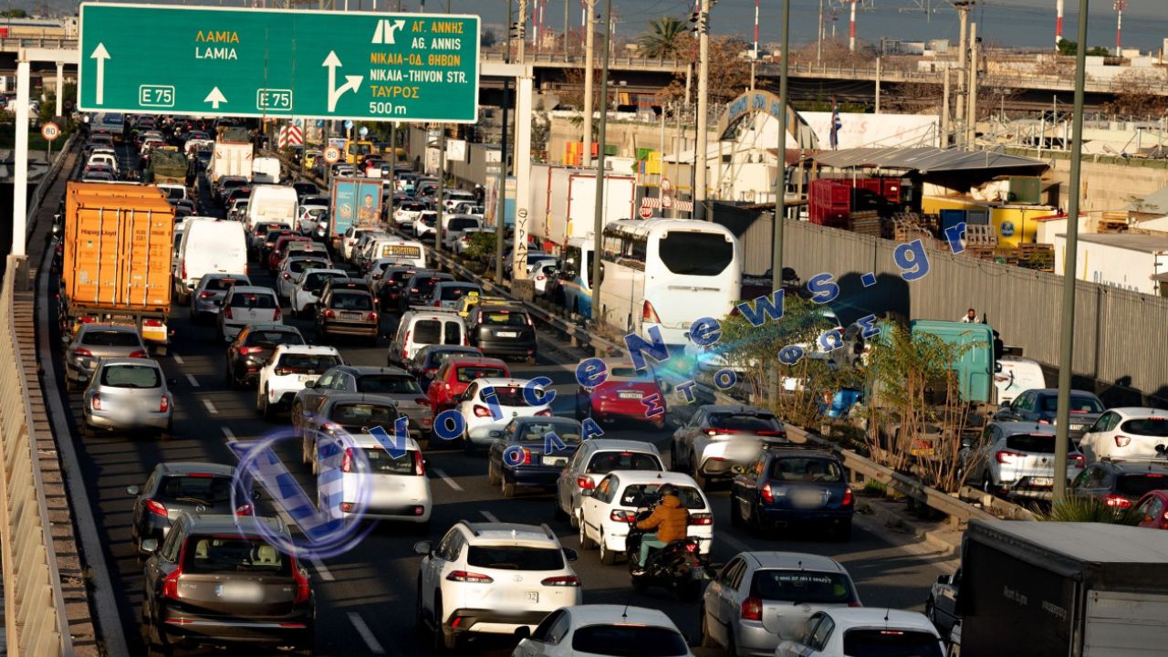 Χάος στον Κηφισό: Καραμπόλα πέντε οχημάτων μπλόκαρε την κυκλοφορία προς Λαμία