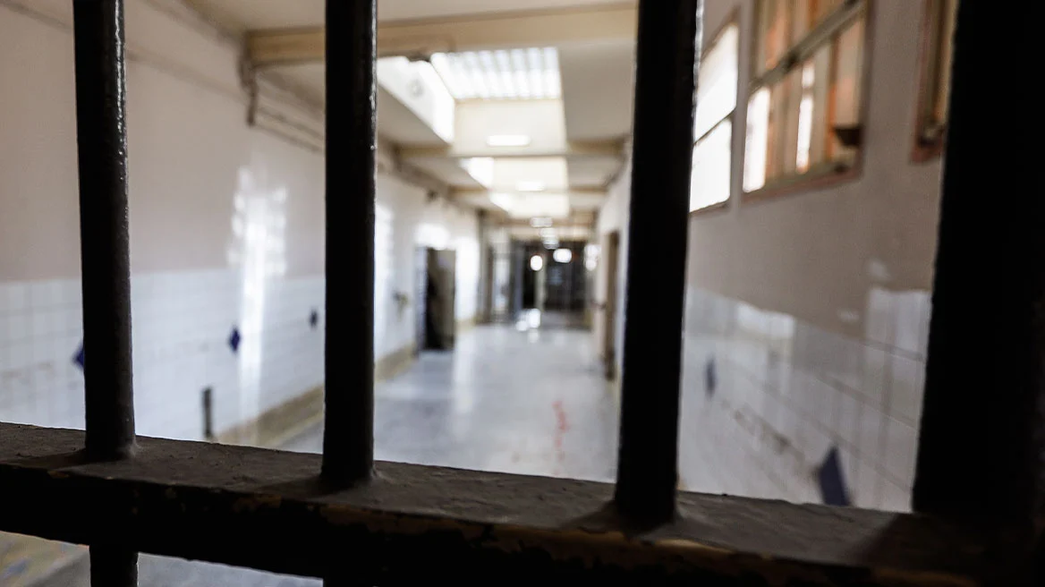 Νεκρή στα κρατητήρια η 34χρονη που είχε κατηγορηθεί για την εγκατάλειψη νεογνού στην Κρήτη