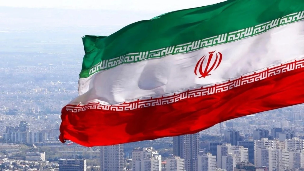 Ιράν: «Παραλύει» ο δυτικός εναέριος χώρος εν μέσω απειλών για αντίποινα