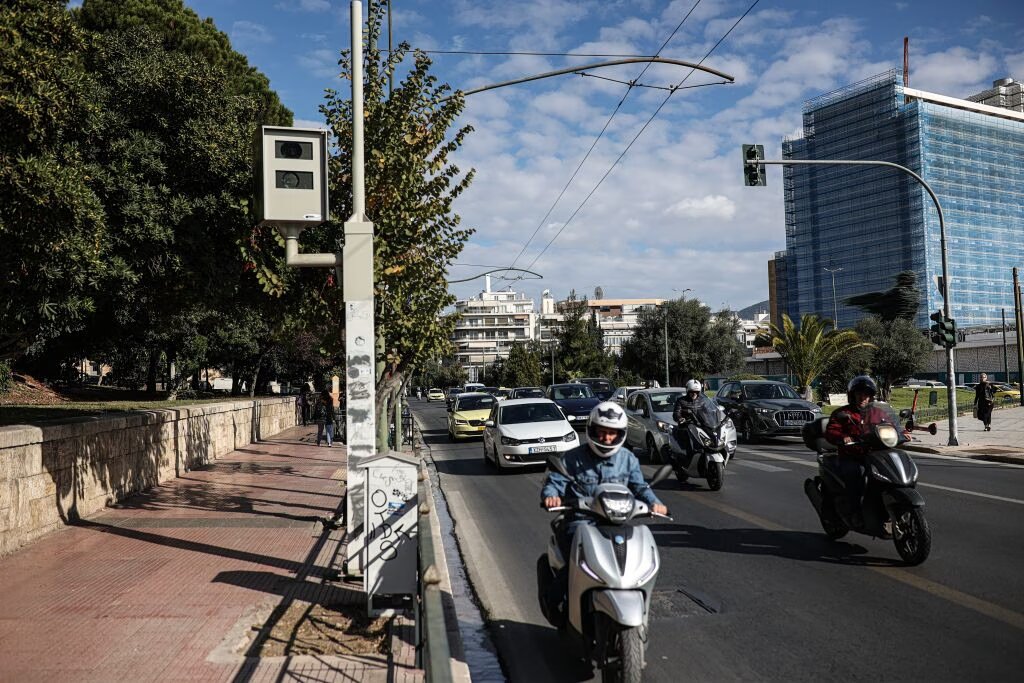 Έξυπνες Κάμερες, Ακριβά Λάθη: Το ΑΙ στο «εδώλιο» για τις τροχαίες παραβάσεις