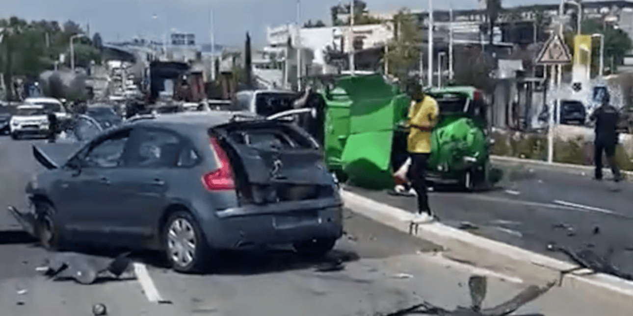Σοκ στη Γαλλία: Νταλίκα παρέσυρε 23 οχήματα – Δεκάδες τραυματίες