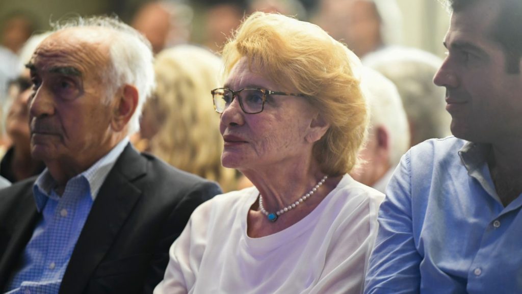 Συναγερμός στο Αττικόν: Συνελήφθη 90χρονος που επιχείρησε να προσεγγίσει τη Μάρω Κοντού με μαχαίρι
