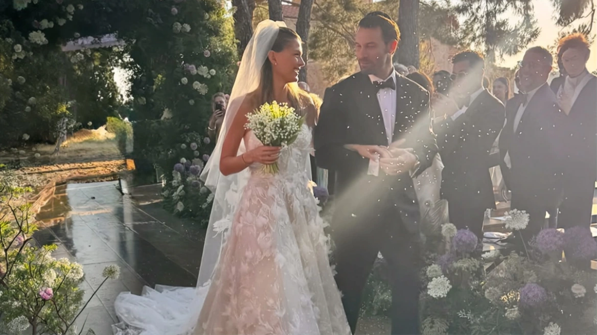 Λαμπερός γάμος στη Μεσσηνία για την Αμαλία Κωστοπούλου και τον Τζέικ Μέντγουελ