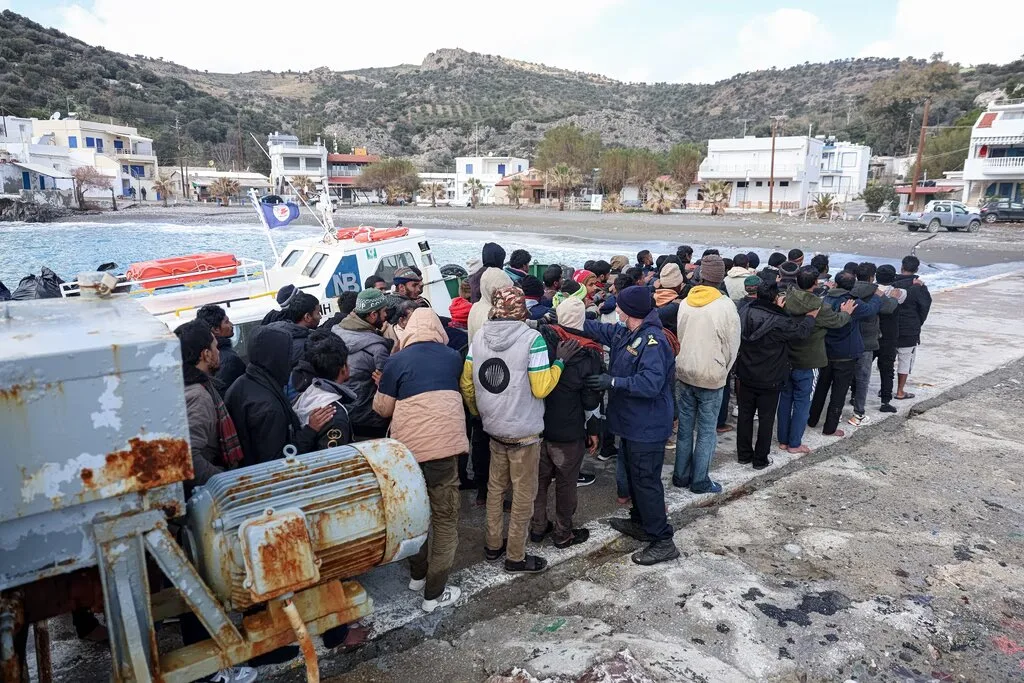 Κέντρο Φιλοξενίας Παράτυπων Μεταναστών στο Πρώην ΚΤΕΟ Ηρακλείου: Στο «κόκκινο» η διαχείριση του μεταναστευτικού στην Κρήτη