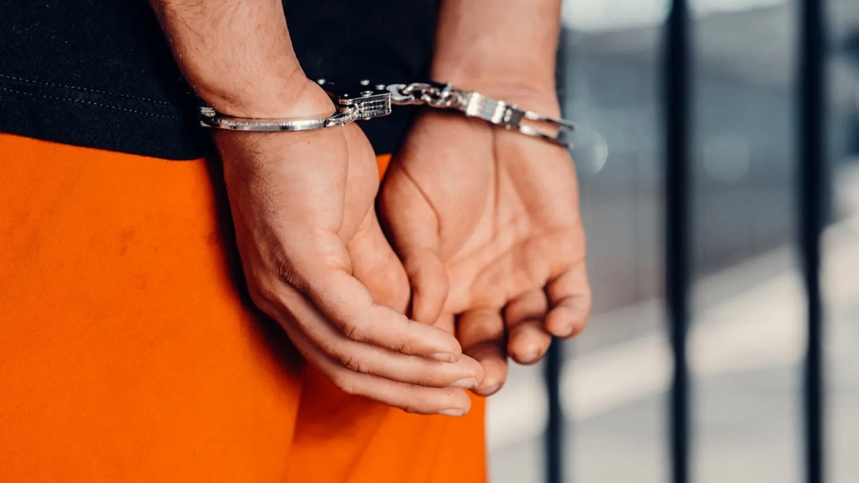 Σύλληψη πατέρα και γιου για τροχαίο με εγκατάλειψη διανομέα στα Χανιά