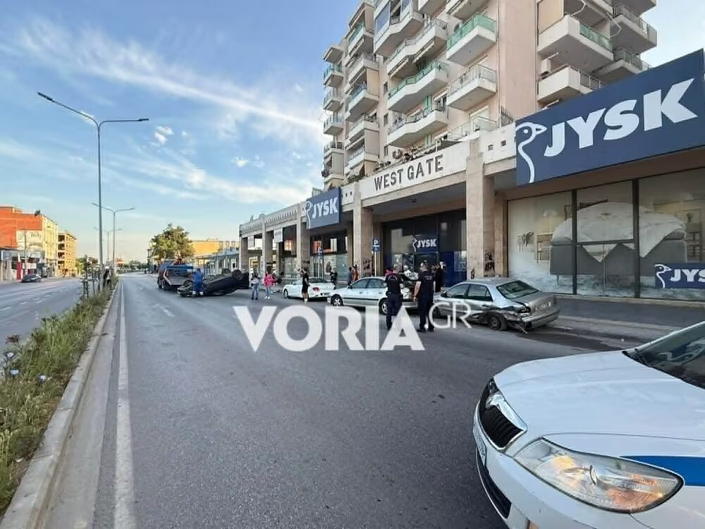 Θεσσαλονίκη: Άγριο τροχαίο τα ξημερώματα στη Μοναστηρίου – Ανατράπηκε αυτοκίνητο πριν τα ΚΤΕΛ