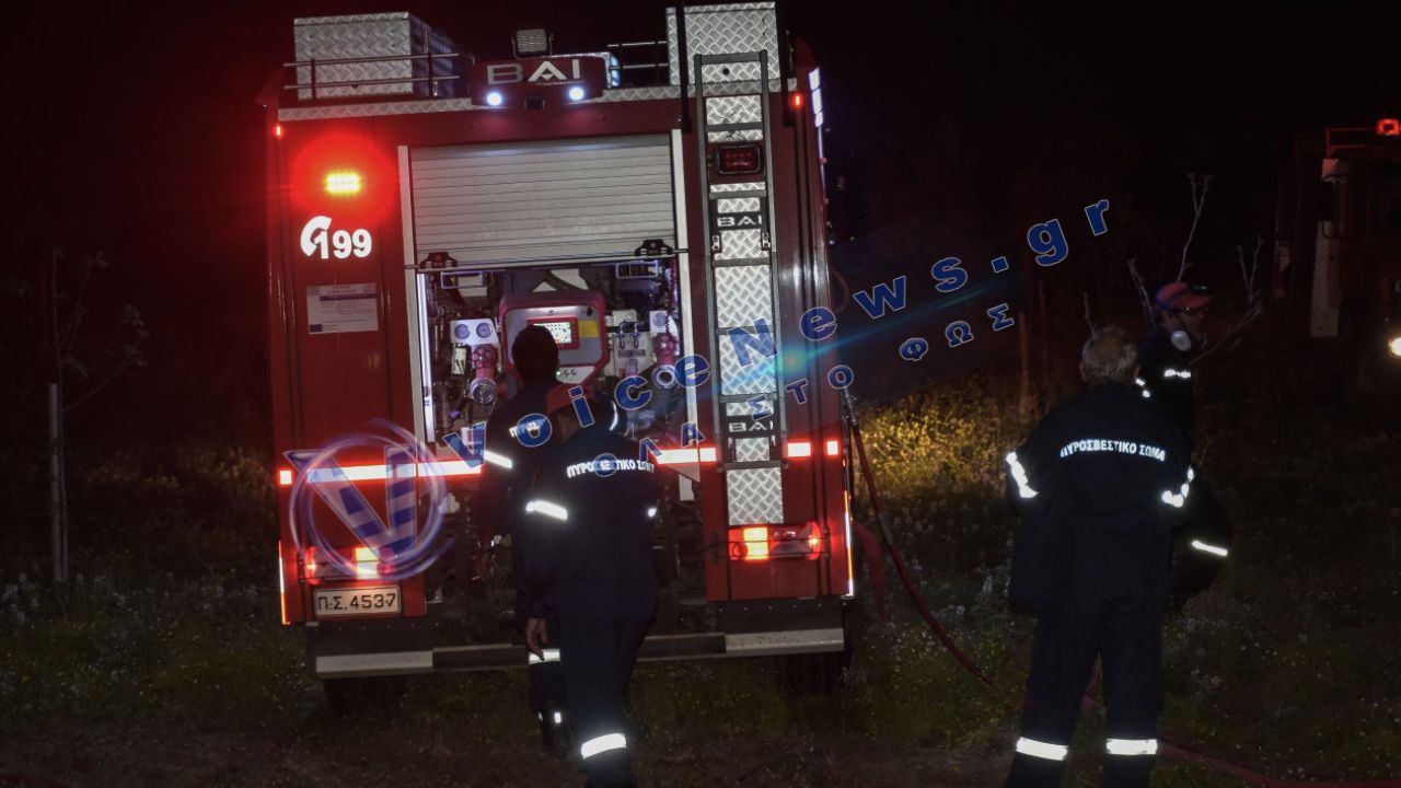 Mυτιλήνη: Φωτιά στα κρατητήρια της αστυνομίας – απομακρύνθηκαν με ασφάλεια 15 κρατούμενοι