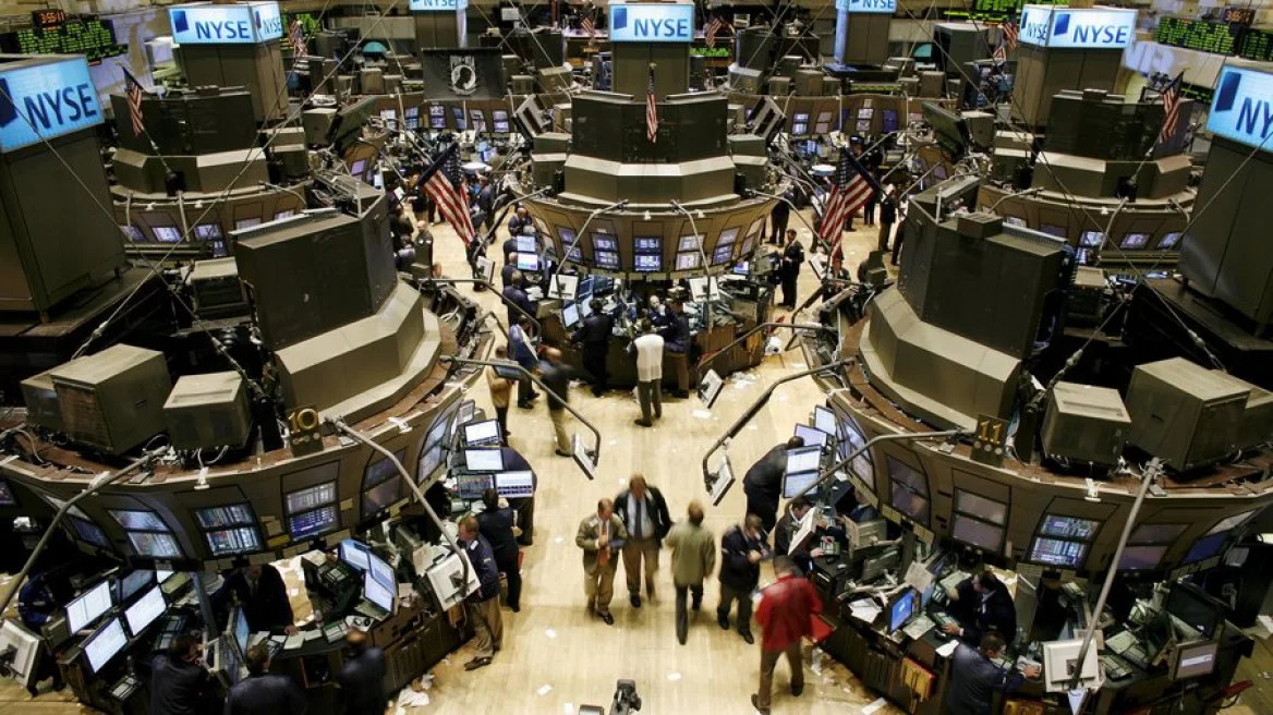Βουτιά στη Wall Street: Ο Τραμπ «πυροβολεί» το Ιράν και οι αγορές πληρώνουν τον λογαριασμό