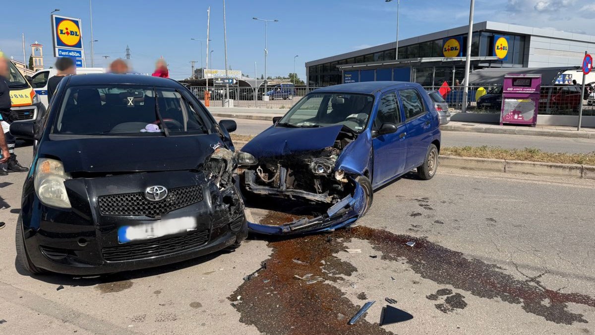 Σοκαριστικό τροχαίο στην οδό Ταϋγέτου: Αυτοκίνητο πέρασε το διάζωμα και συγκρούστηκε με αντίθετα κινούμενο ΙΧ