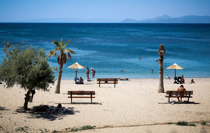 Θερμό τριήμερο με αιχμή στους 35°C — Ποια ημέρα «καίει» περισσότερο