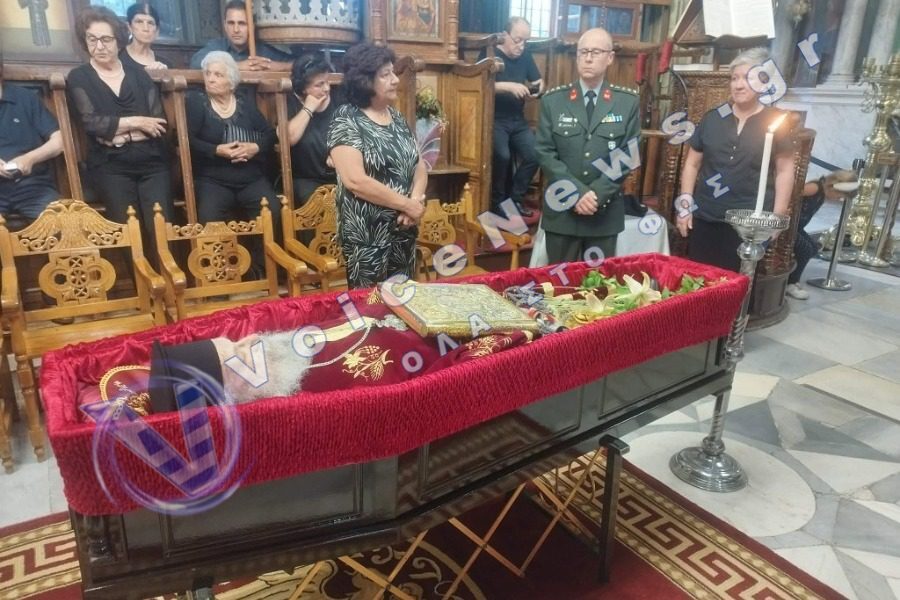 Η Λέσβος αποχαιρετά τον παπά Στρατή του Ταξιάρχη Μανταμάδου