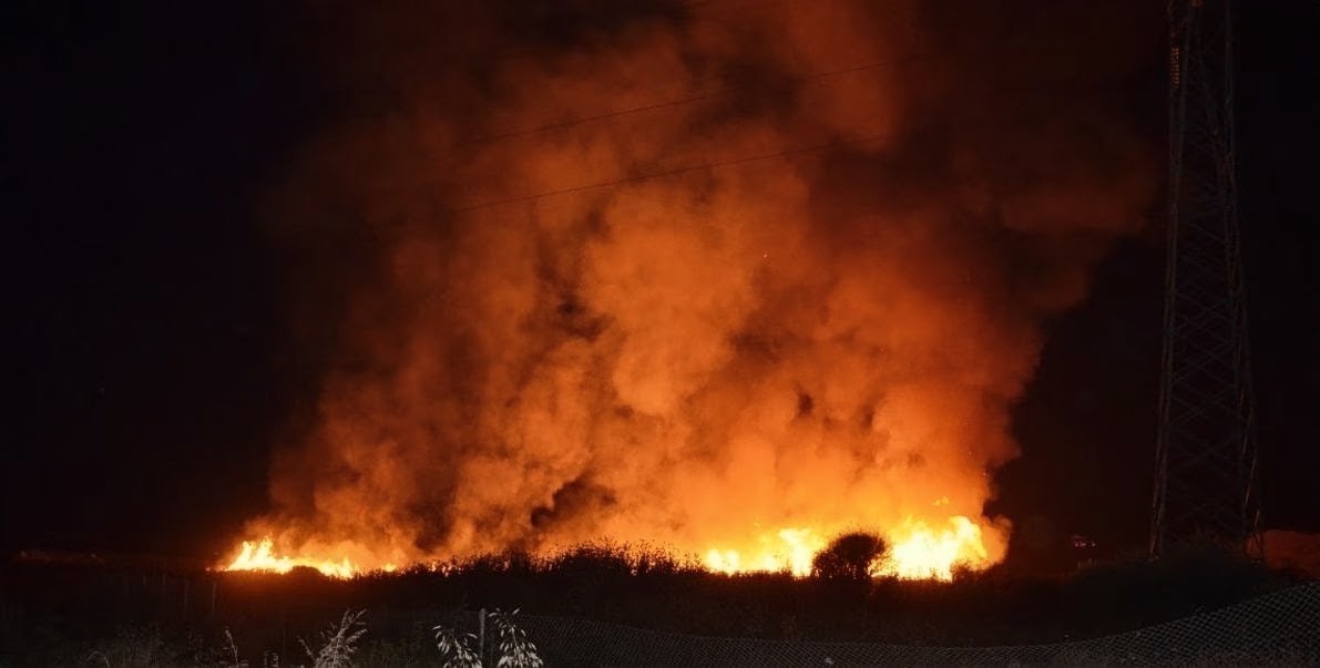 Φωτιά σε επιχείρηση στο Ομορφοχώρι Λάρισας – Ισχυρή κινητοποίηση της Πυροσβεστικής