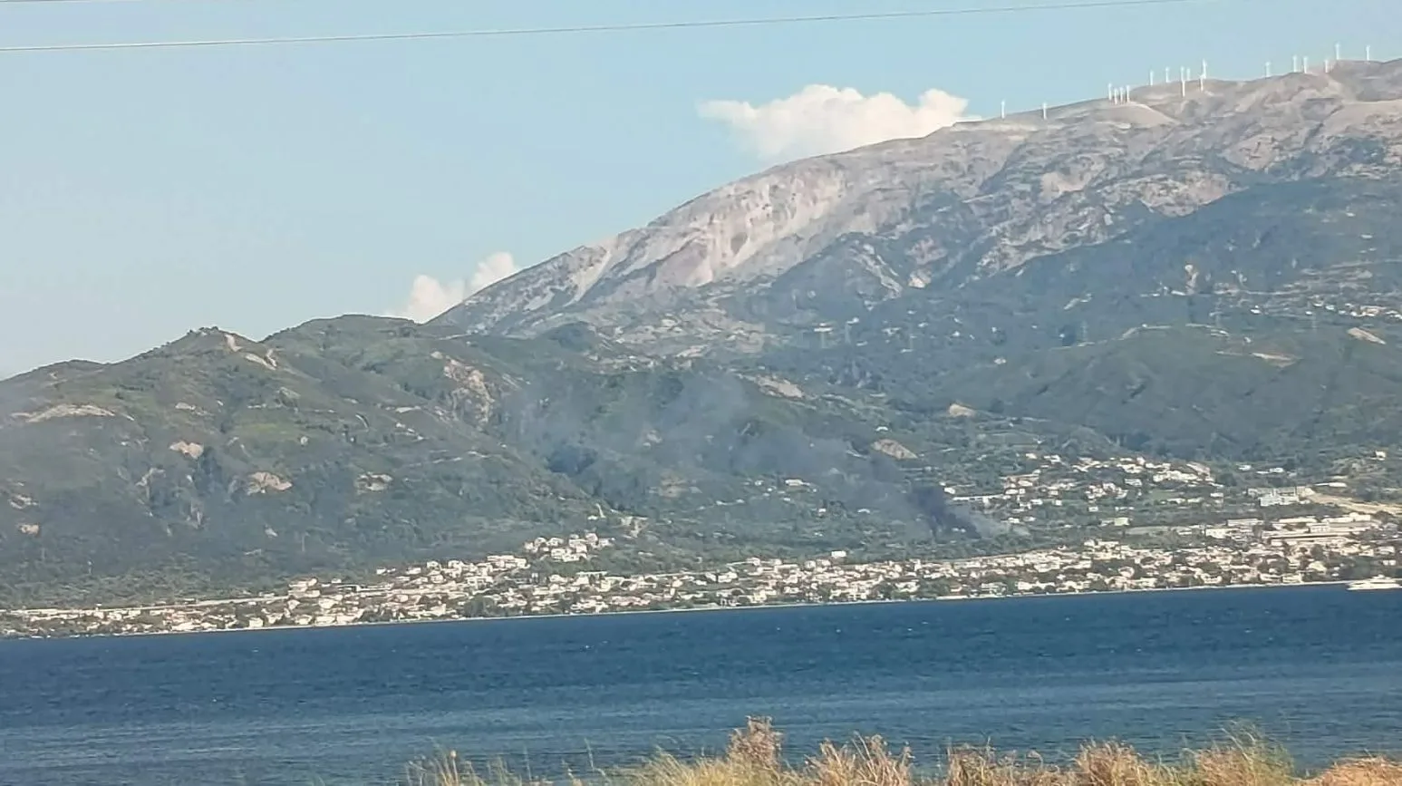 Συναγερμός στο Ρίο: Φωτιά τώρα σε καταυλισμό στο Πλατάνι Αχαΐας