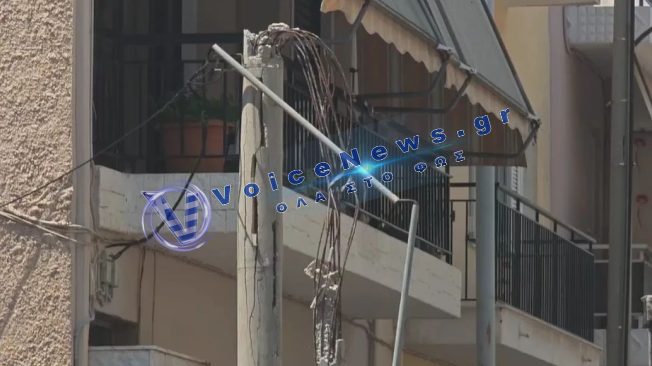 Ίλιον: Φορτηγό μετακόμισης «γκρέμισε» κολώνα ηλεκτροδότησης – Κλειστός δρόμος μετά το ατύχημα