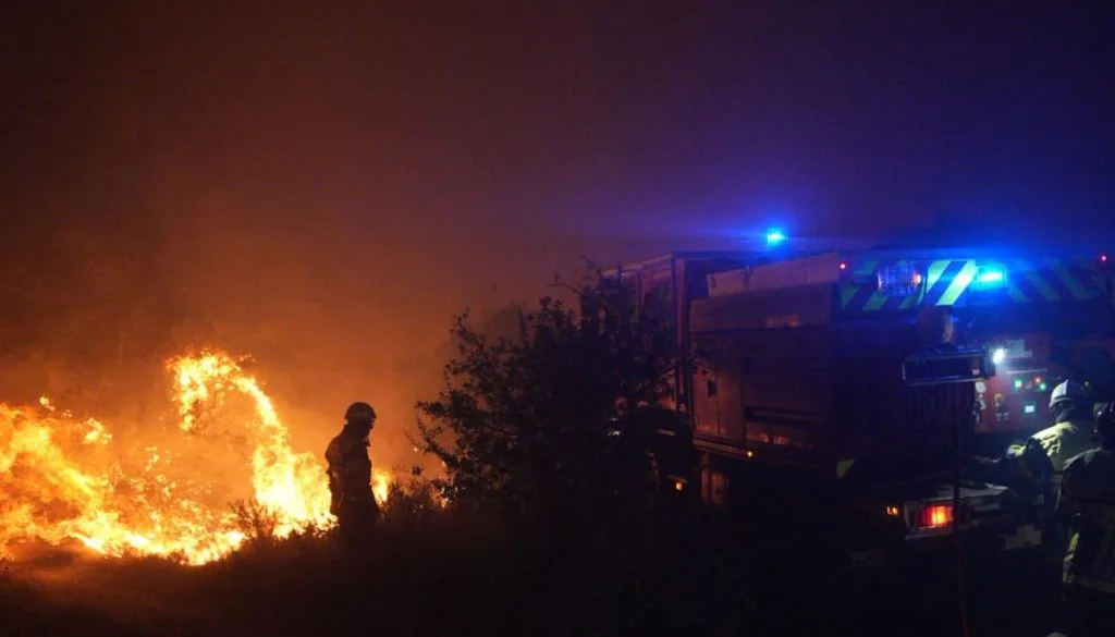 Σε κατάσταση πολιορκίας η Γαλλία: Ο υδράργυρος ξεπέρασε τους 40 βαθμούς – Πάνω από 78.000 στρέμματα καμένα