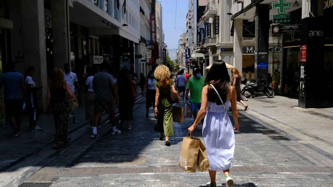 Θερινές εκπτώσεις: Αντίστροφη μέτρηση για την έναρξη – Πότε ανοίγει η αυλαία των προσφορών