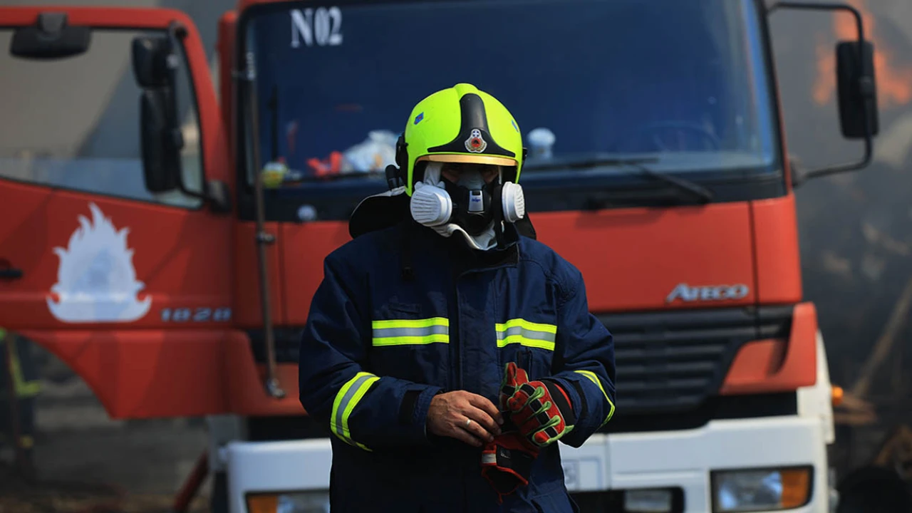 Φωτιά στα Πατήσια: Νεκρή η γυναίκα που απεγκλωβίστηκε από φλεγόμενο διαμέρισμα
