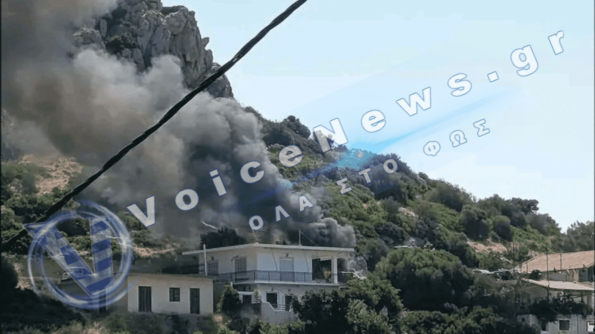 Συναγερμός στη Σαλαμίνα: Φωτιά σε οχήματα επεκτάθηκε σε ξερά χόρτα κοντά στο «Αίας Κλαμπ»