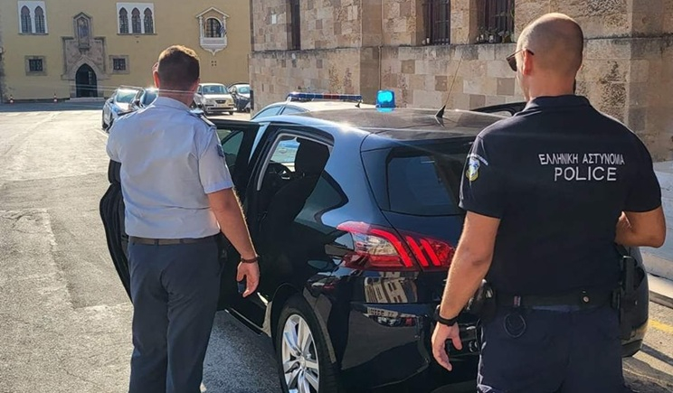 Ρόδος: Χειροπέδες σε 18χρονο για μπαράζ διαρρήξεων σε 5 επιχειρήσεις – Αναζητούνται τρεις συνεργοί του
