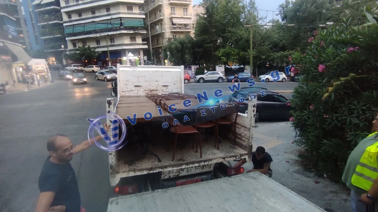 Δήμος Αθηναίων: «Σκούπα» στα παράνομα τραπεζοκαθίσματα – Απομακρύνθηκαν 240 αντικείμενα από δρόμους της πόλης