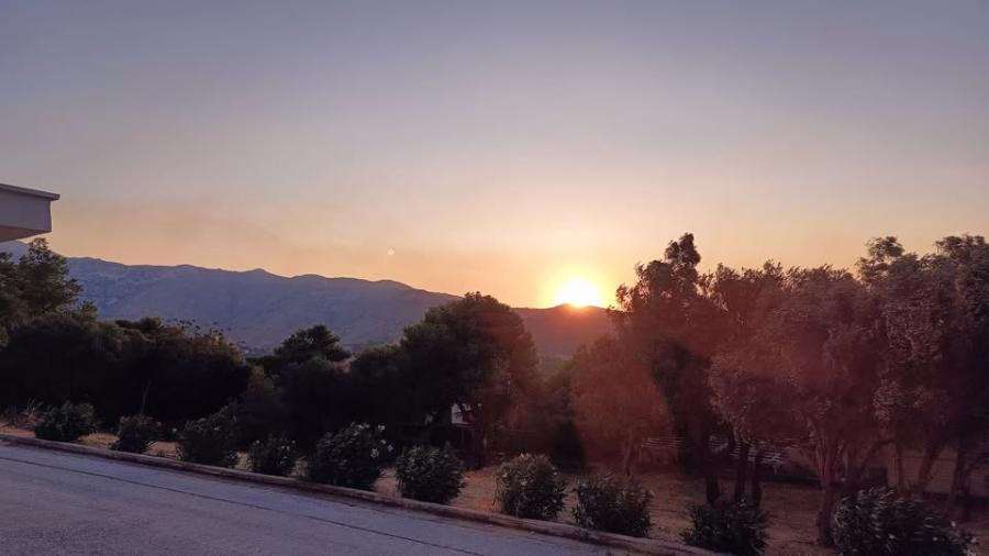 Συναγερμός στην Αττική: Γιατί μυρίζει καμένο σε περιοχές της;