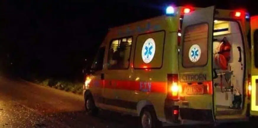 Σοκαριστικό τροχαίο στην Οβρυά Πατρών: Αυτοκίνητο έφερε τούμπες και αναποδογύρισε – Στο νοσοκομείο δύο γυναίκες