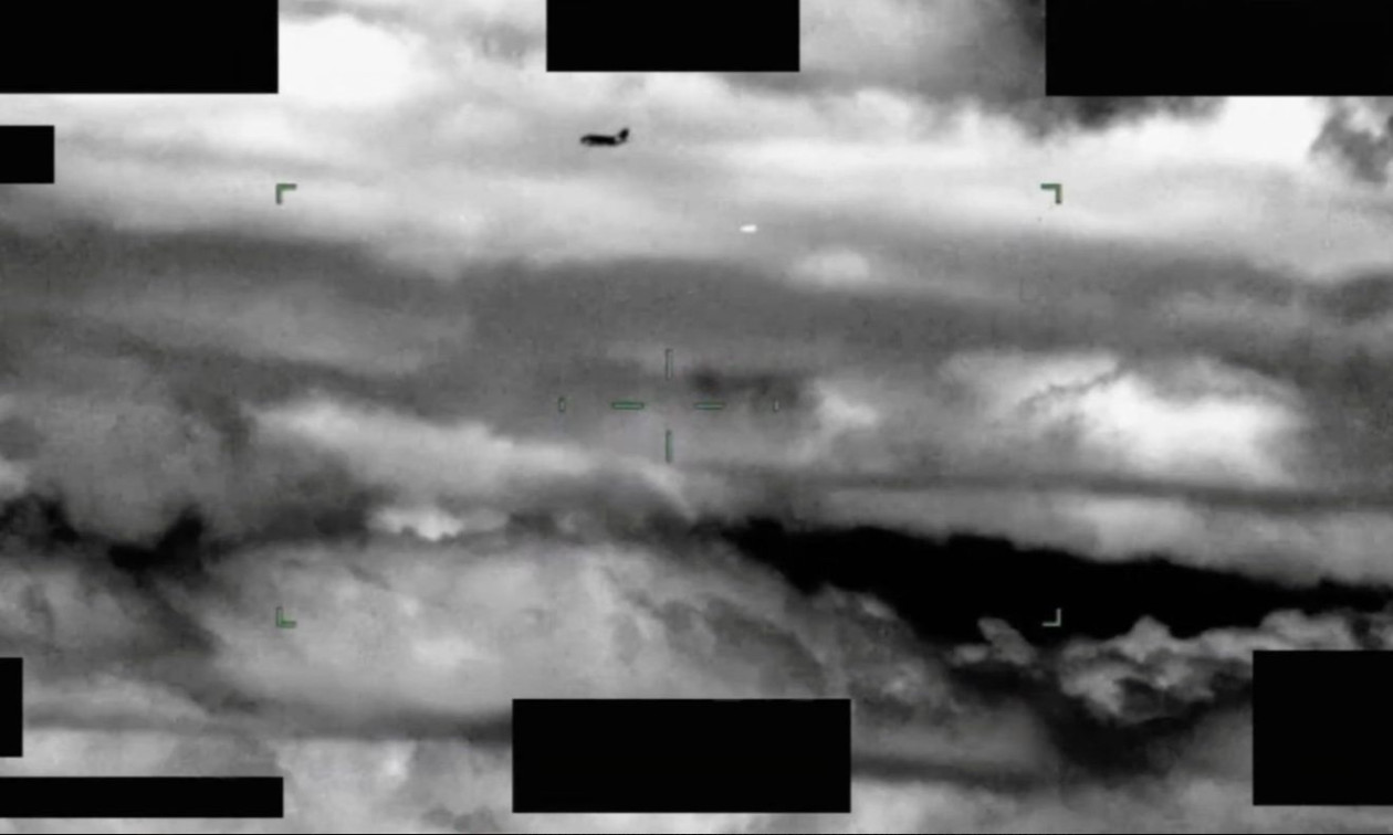 Νέα αρχεία UFO στη δημοσιότητα από την κυβέρνηση Τραμπ – Αναφορές για γιγάντια τρίγωνα, μυστηριώδεις σφαίρες και ανεξήγητα φαινόμενα