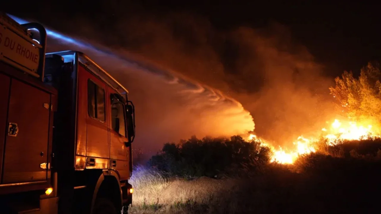 Γαλλία: Μπαράζ 474 συλλήψεων για τις καταστροφικές πυρκαγιές – Δεκάδες ανήλικοι ανάμεσα στους υπόπτους