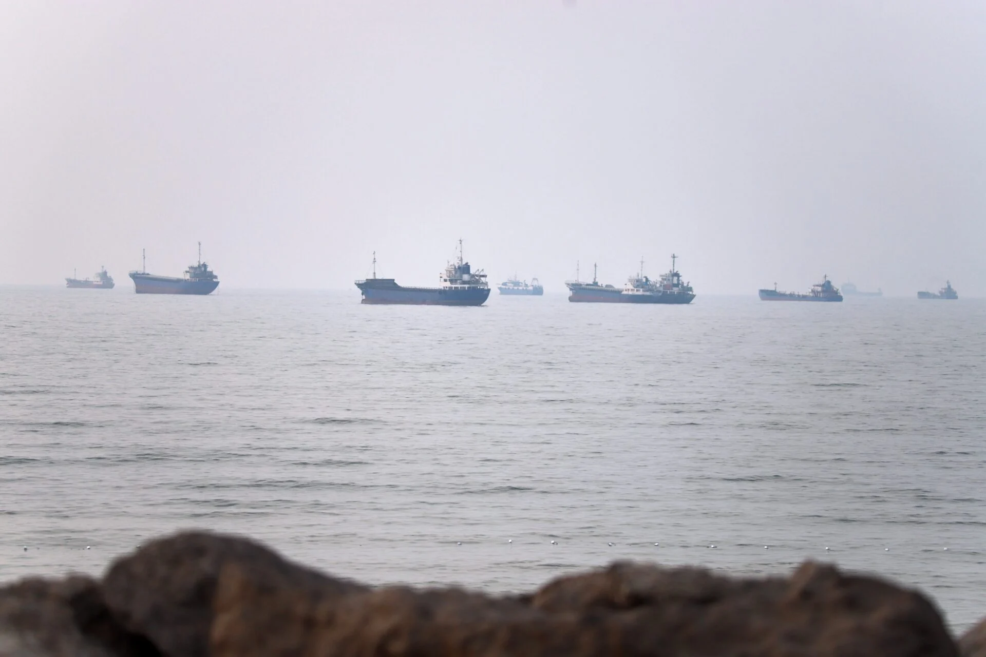 Στενό του Ορμούζ: Στην τελική ευθεία οι διαπραγματεύσεις Ιράν – Ομάν μετά την ανάκληση των αμερικανικών επιθέσεων