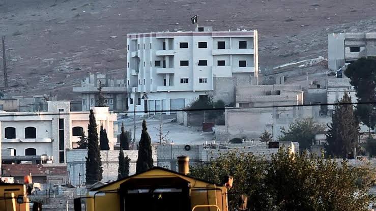 Συρία: Μπαράζ αεροπορικών πληγμάτων στη στρατιωτική βάση Αμπού αλ-Ντουχούρ στο Ιντλίμπ