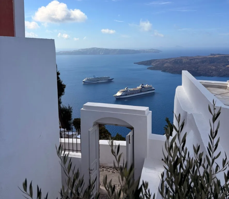 Σαντορίνη: Απαγόρευση απόπλου για κρουαζιερόπλοιο που έχασε μέρος της άγκυράς του στην Καλντέρα
