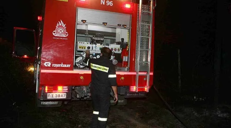 Τρόμος τα ξημερώματα στην Πολίχνη: Φωτιά και εκρήξεις σε πιλοτή πολυκατοικίας – Καταστράφηκε όχημα αντιδημάρχου