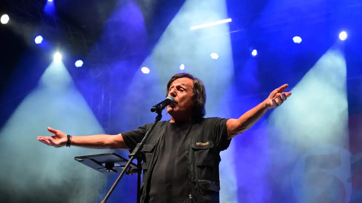 Βασίλης Παπακωνσταντίνου: Ακυρώνει τις συναυλίες του λόγω προβλήματος υγείας