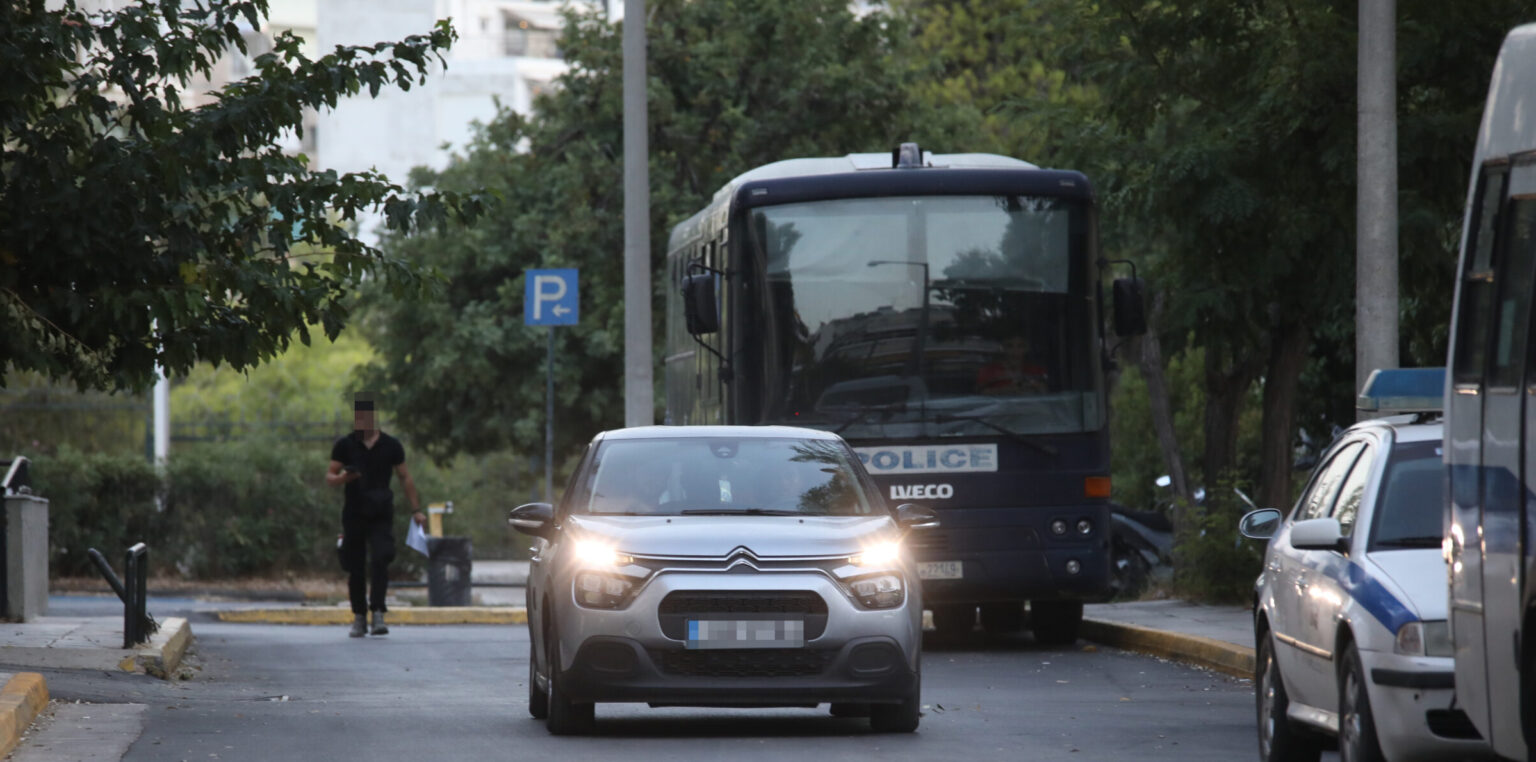 Αποκαλύψεις στην υπόθεση Κυψέλης: Τα παιδιά μπαινόβγαιναν στο Παίδων με εισαγγελική εντολή, ο πατέρας τα έπαιρνε πίσω και κανείς δεν σταμάτησε το μαρτύριό τους