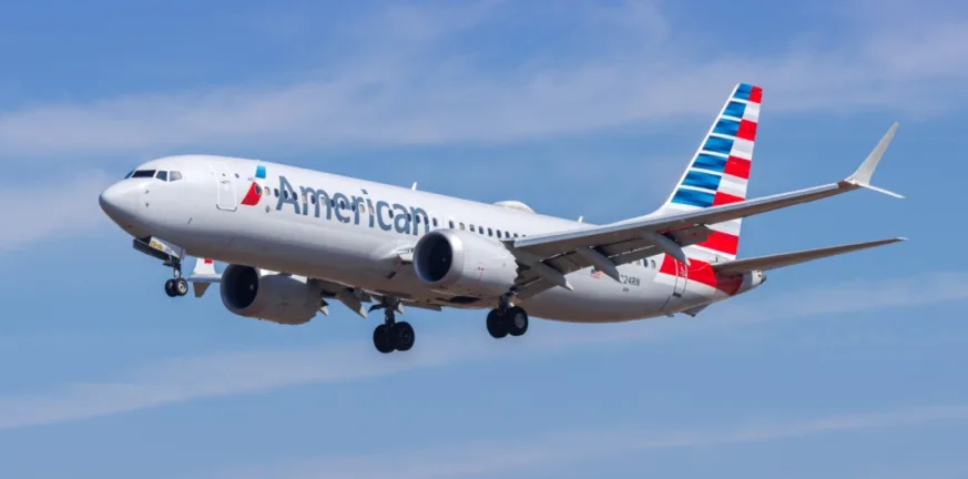 American Airlines: Σοκ σε πτήση – Γυναίκα γδύθηκε και έκανε άσεμνες πράξεις μπροστά στους συνεπιβάτες