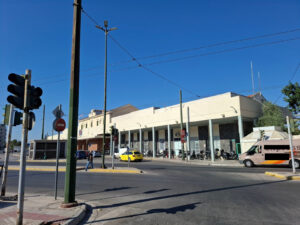 &Phi;&alpha;&nu;ά&rho;&iota;&alpha; &epsilon;&kappa;&tau;ό&sigmaf; &lambda;&epsilon;&iota;&tau;&omicron;&upsilon;&rho;&gamma;ί&alpha;&sigmaf; &sigma;&tau;&omicron;&nu; &Sigma;&tau;&alpha;&theta;&mu;ό &Lambda;&alpha;&rho;ί&sigma;&eta;&sigmaf;, &sigma;&epsilon; &kappa;&epsilon;&nu;&tau;&rho;&iota;&kappa;ό &sigma;&eta;&mu;&epsilon;ί&omicron; &tau;&eta;&sigmaf; &Alpha;&theta;ή&nu;&alpha;&sigmaf;.