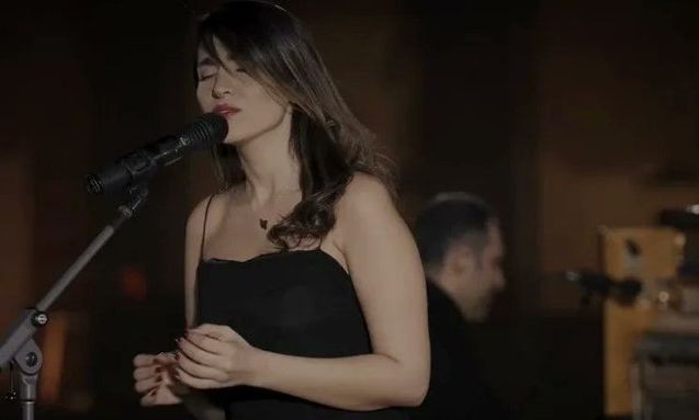 Το Ιράν επικυρώνει την ποινή των 74 μαστιγωμάτων σε τραγουδίστρια που εμφανίστηκε χωρίς χιτζάμπ