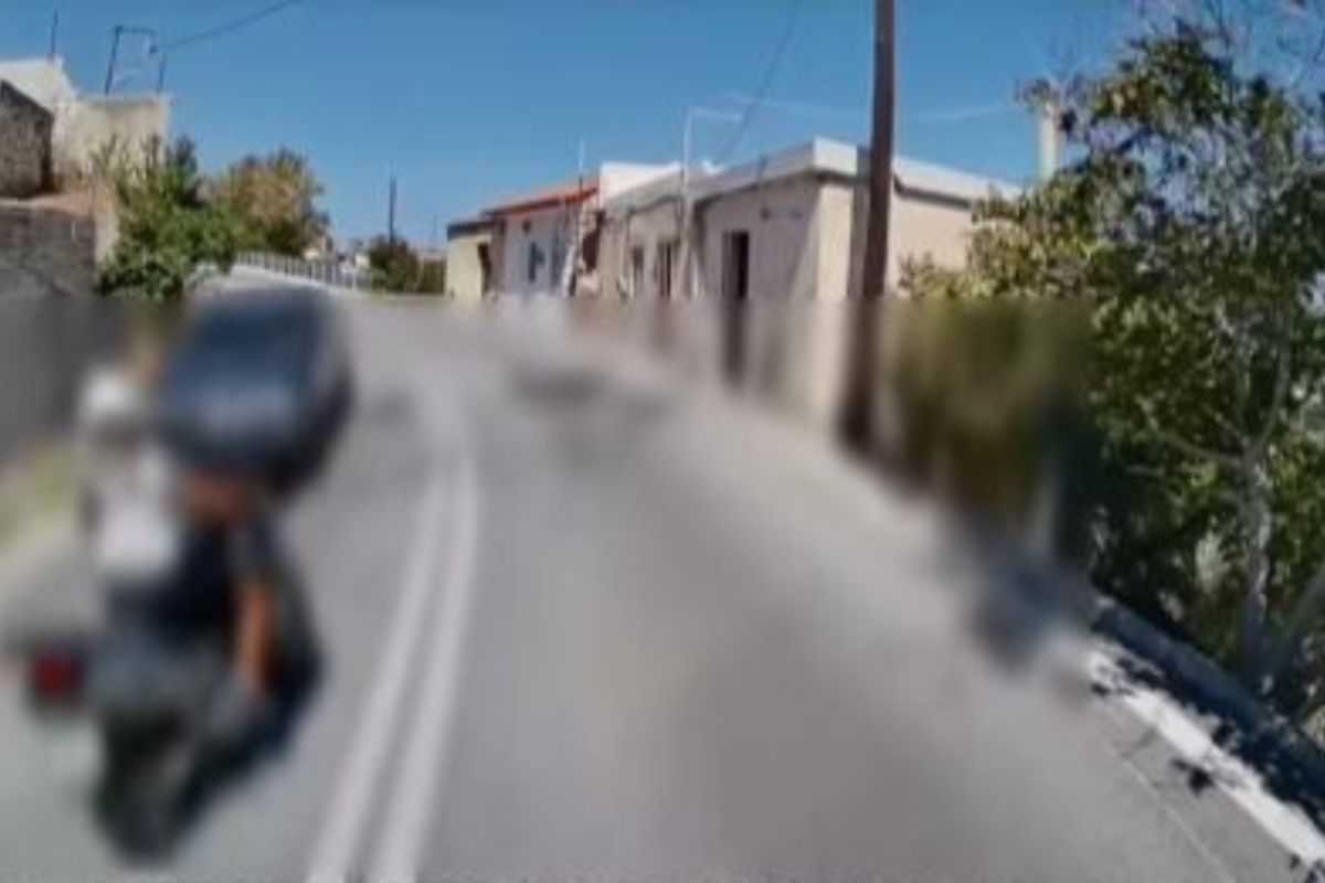 Σοκ στην Κρήτη: Μοτοσικλέτα προσπερνά σε τυφλή στροφή και «γλιτώνει» τη μετωπική σύγκρουση με χιλιοστά (βίντεο)