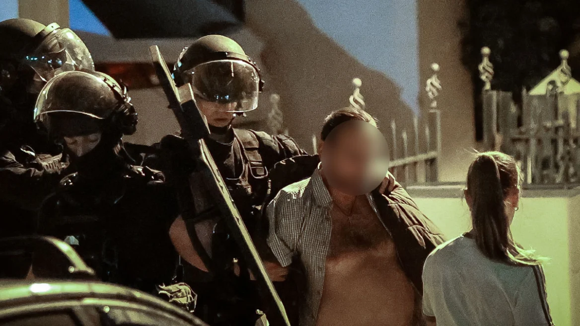 «Έκανα τον σταυρό μου που άνοιξα»: Η 44χρονη από τη Νίκαια μιλά για τις ώρες ομηρίας και την απειλή με «βόμβα»