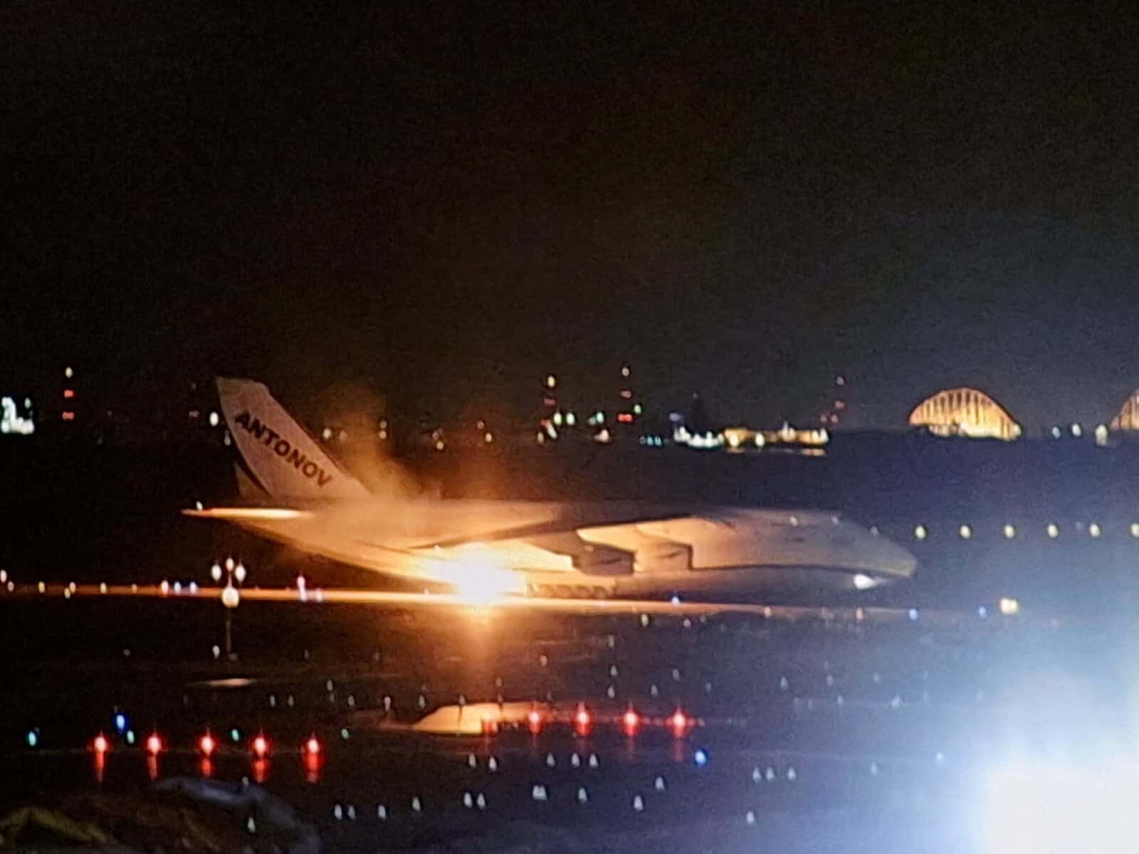 Ουκρανικό An-124 Ruslan τυλίγεται στις φλόγες κατά την προσγείωση του στην Ιαπωνία (Βίντεο)