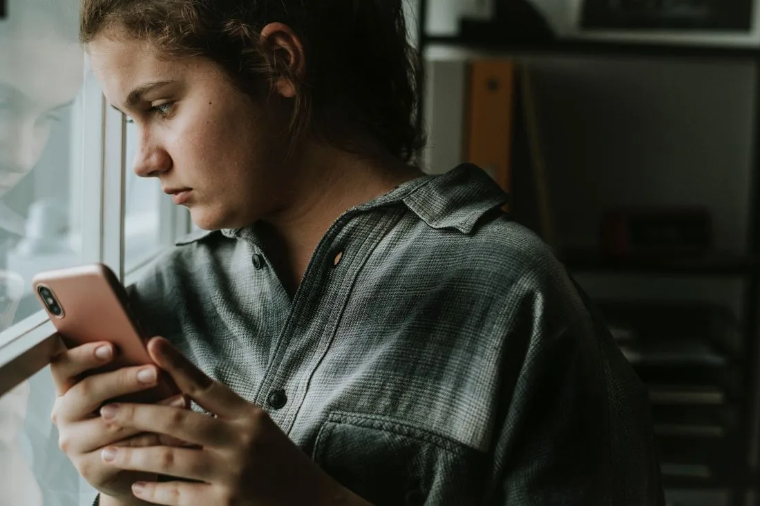 «Μπλόκο» στα Social Media για ανηλίκους και στην Τουρκία: Καθολική απαγόρευση κάτω των 15 ετών και αυστηρά μέτρα για εφήβους